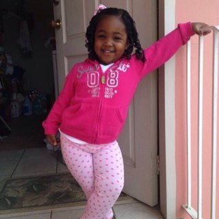 Follow me i'll follow back, loves music, loves de caribbean, paris, england & america,
