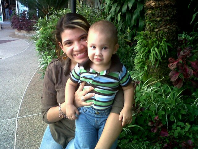 T. S. U en Administración, Tec. Medio en registros med. Y estadísticas de salud, madre de un Príncipe e hija del Rey de Reyes y Señor de Señores