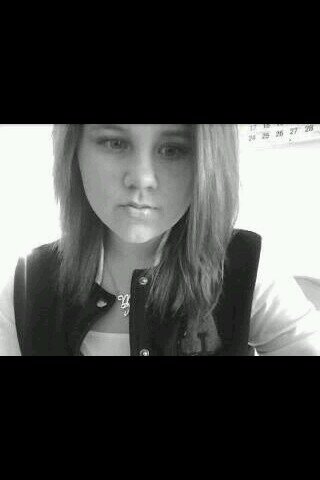 Hey im Ash!, i follow everyone back :) xx