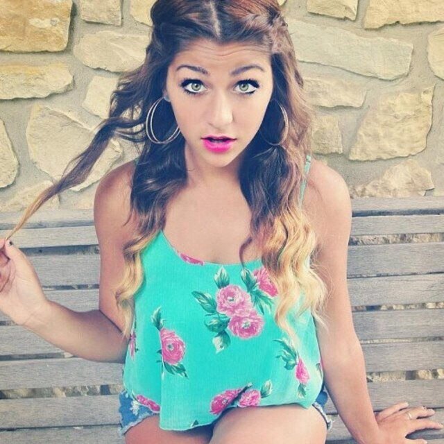 ∞ Hallie here. I never take life too seriously. Food is my first love. And here's to never growing up. ツ ∞