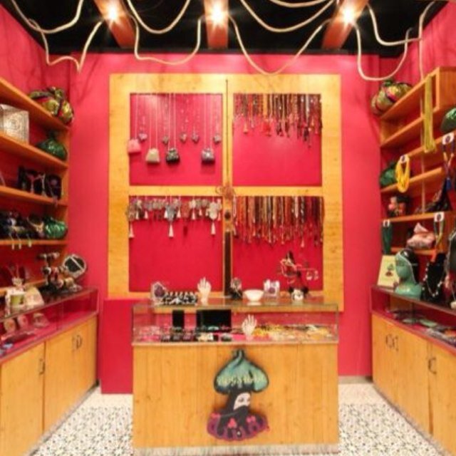TheAvenues - TheSouk B33 الافنيوز - السوق follow us in instagram: @BogshaaQ8 tel:65689800