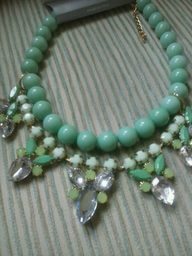 Empresa creada en el 2011, dedicada a la bisuteria, regalos y complementos. Contacta con nosotros para la compra de articulos por mensajes directos. RT¡