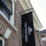 Van den Berg hair & beauty  |  kapsalon  |  schoonheidssalon  |  zonnebank  |  garra rufa visjes  | vibro sauna  |  hot stone massage