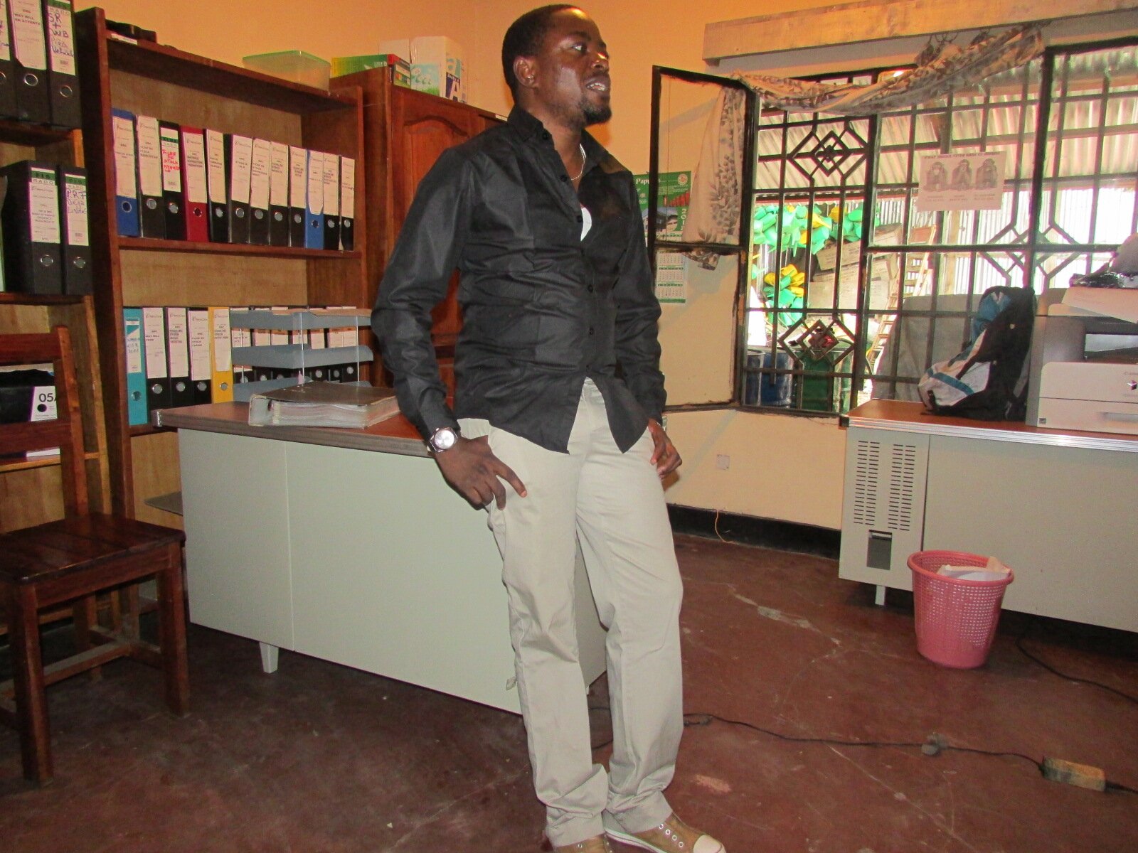 Je suis Congolais Ne a Kisangani.
Donner a quelqu'un le pouvoir, tu saura qui est reelement.