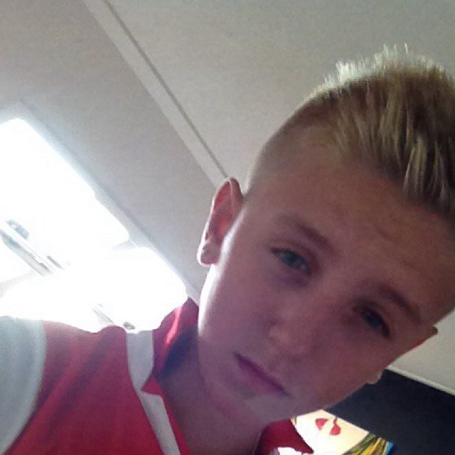 Vrienden staan niet in je bio maar zitten in je hart • θΙθ ιѕη'т נυѕт α cσ∂є •