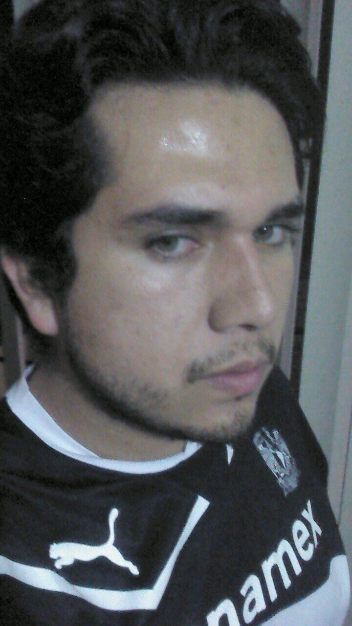 Gammer de corazón. me gusta el fut , la musica, tocar guitarra, cantar y el cine