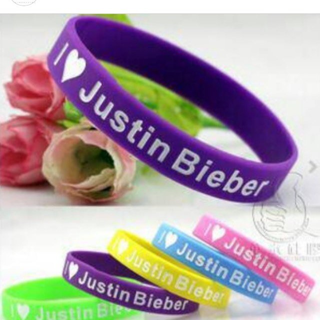 Pre order หมวกswaggy เเละ ริสเเบนด์นะค้ะ สนใจเมนชั่นมาค่ะ