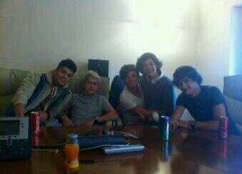 Freaky DIRECTIONER, Louisgirl ♥                                                      My old acc was hacked so this is my new one ♥
