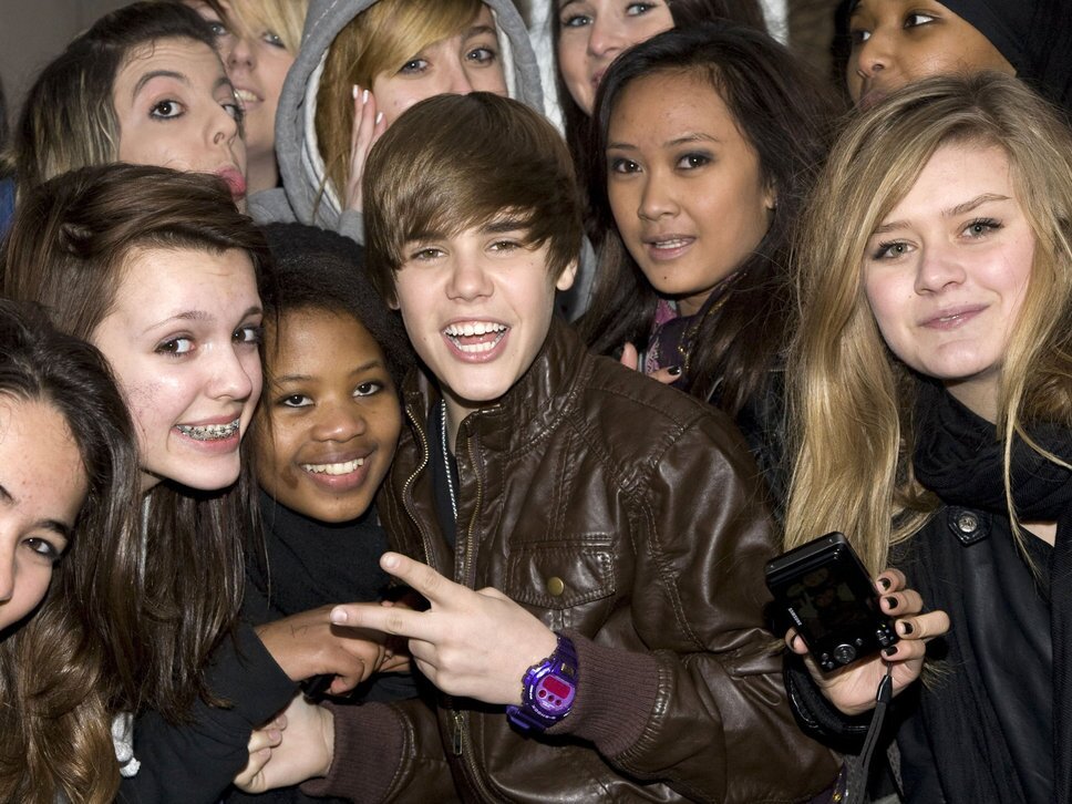 Fans Justin Bieber Indonesia, jangan lupa follow ya :)