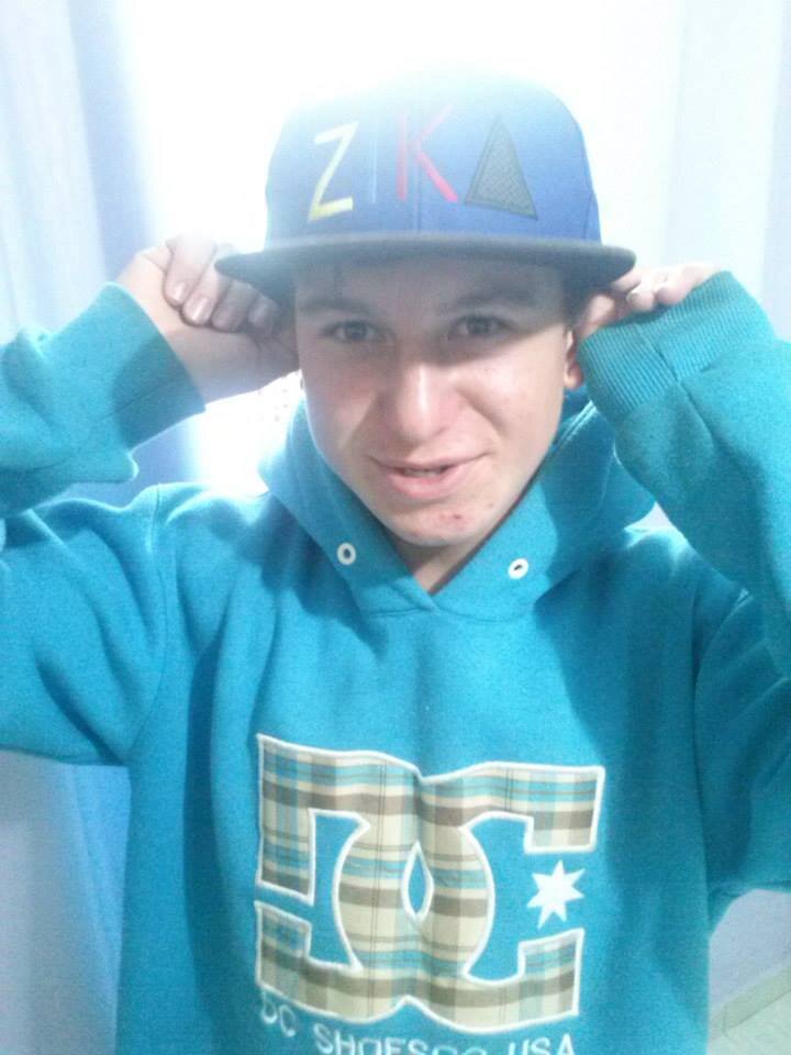 - Amo Skate, Assisto Anime e Desenho, Jogo Crossfire AL , e so