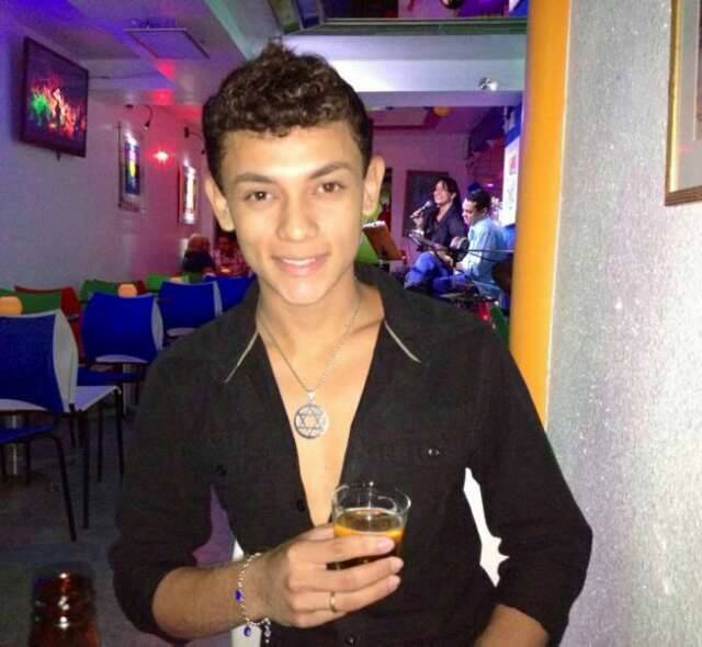- Você não me deixava levantar, mas me levantei ,