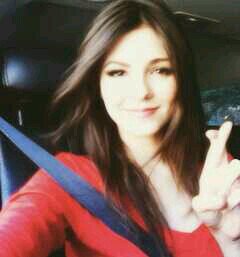 I'am Victoria ♫ I scream... and shout!
So, what I'm gonna do now, is freak the freak out, hey! ♫ Solteira