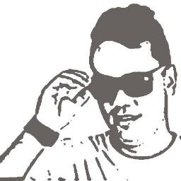 Sou simplesmente louco por música e pela vida.Aliás, a vida só faz sentido com música.Vivo em busca dos meus sonhos e com as graças de Deus trilho o meu caminho
