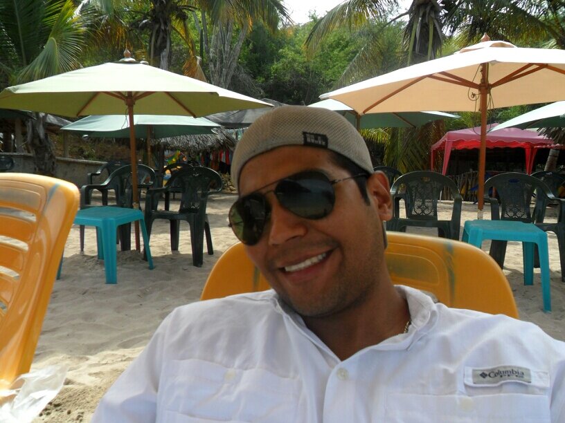 Presidente de CoquiEventos, C.A,  100% Nacionalista, Apolítico. Este país requiere cambio de actitud no promesas