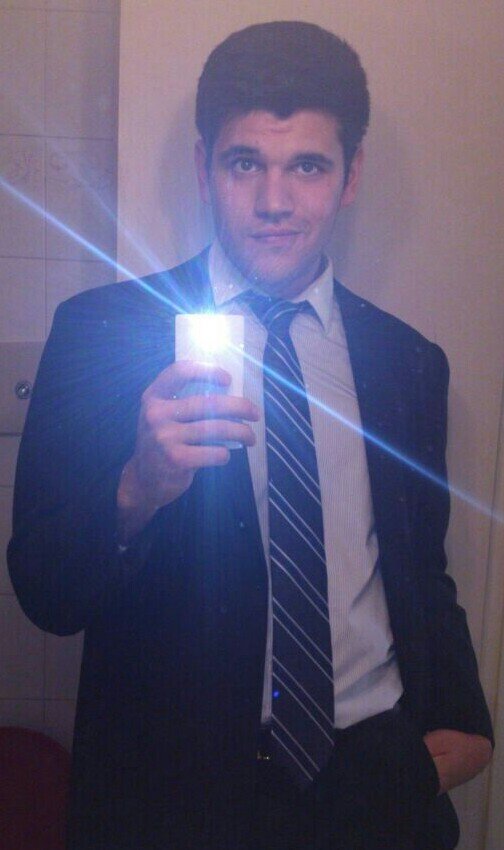 Trabajo de administrativo contable, estudiante de Lic. en Economía, jugador de voley. Y demás...