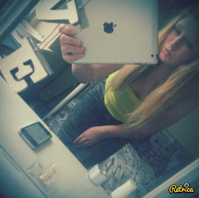Love shopping!!! 
Im a directioner!!!!
Follow me and ill follow back:)