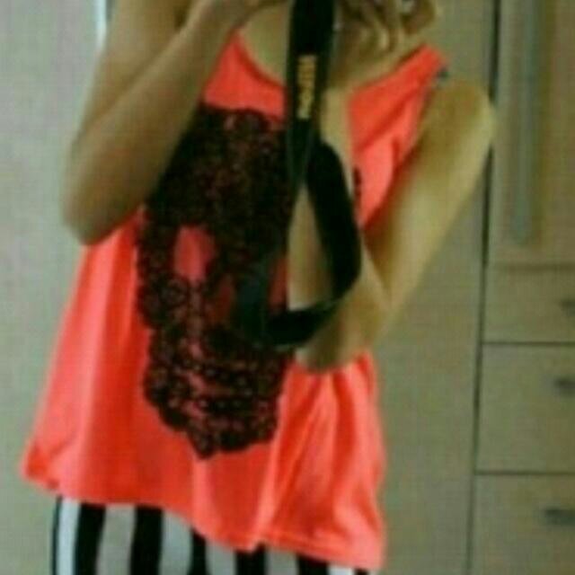 صَوتُكِ ؛ يعزِِفُ عَلى وتَر الإدمآن ♡..^
