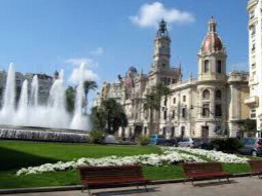Fallas como forma de vida.                                              La mant al coll i al cabasset.
