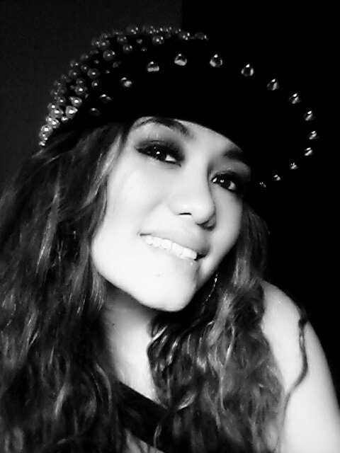 Love singing, writing songs n dancing♥ Amo a Dios ~explore,create,experience,inspire~     IG: @gonzalezamanda10