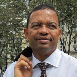 Sc. Po. Cadre Banque. Elu à Sèvres (2001-2014). Pr du Cercle de la Diversité (CDR). CN LR. Auteur de 