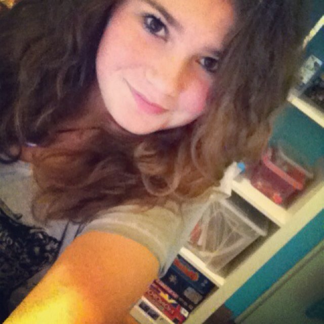 Je bent een echte schat. Ik wil jou echt nooit kwijt maar dan ook echt NOOIT❤ wij blijven voor alijd vriendinnen! Iloveyoubabe  mijn meissie xxsimone