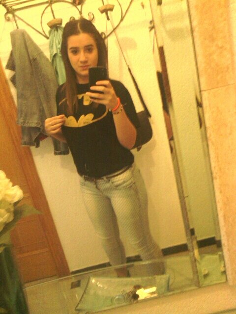 divertida,siempre con mi sonrrisa por delante,aveces soy un poco borde .~Nunca olvides que las mejores personas siempre van a estar hay~
