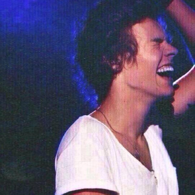 my other acc got suspended but i still want to make you smile so here i am again ily x @harrynbrownie