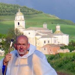 Periodista antes, peatón siempre, genealogista, cuentista o pintor hasta el viernes, jardinero los sábados....