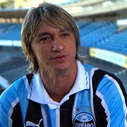#Fake Do Ex-jogador E Ídolo Do @GremioOficial ,Seguido Pelo Próprio @PauloNunes777 Dia 21.10.13
Eterno Ídolo!