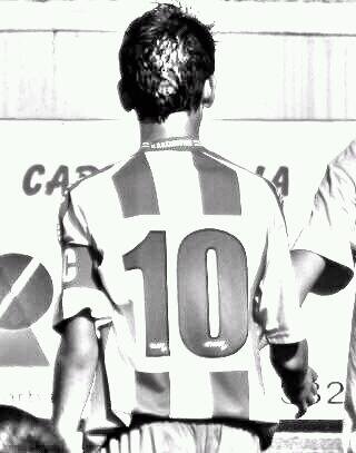 Jugador de Fútbol, disfrutando de la vida, Viviendo cada día.