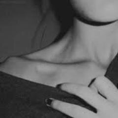 « Su mente es débil, tan sólo quiere ser bella. »