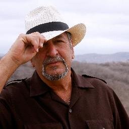 Periodista en desuso, profesor jubilado, escritor en busca de editores | http://t.co/lBcSmTKuNv