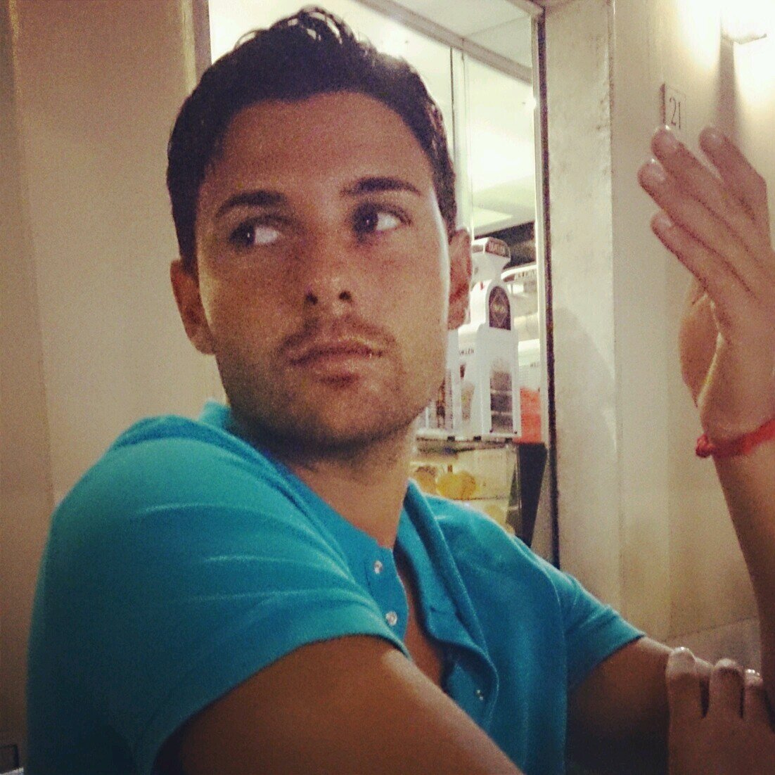 FlavioOlly's profile picture. 