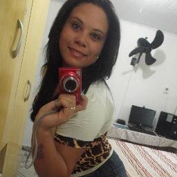 Queeem nasceeu paraa aguentaar tempestades , não se curvaa áa 
qualqueeer ventinhoo , Soou foorte , Soou filha de Oyá ... hahahaha EPARREY OYÁ  Essa sou Eeeu