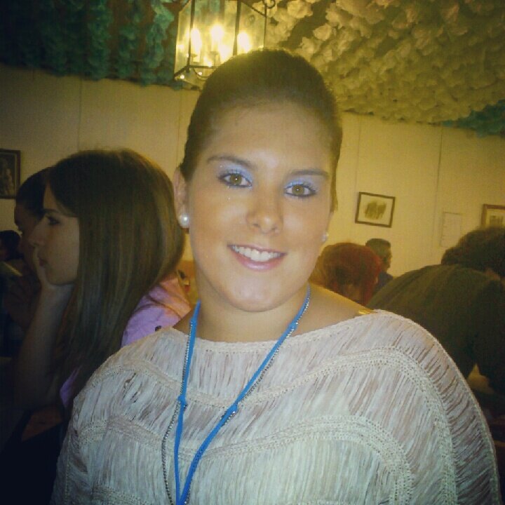Sonreír no cuesta nada y hace felices a muchas personas :)