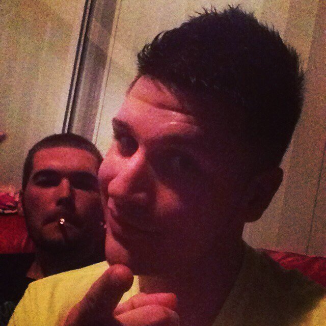 Well im a pretty kool guy im chill im single ,i like to have fun, meet new people, im a pretty kool person to get to know so hmu! Dont be shy! ;) #followme