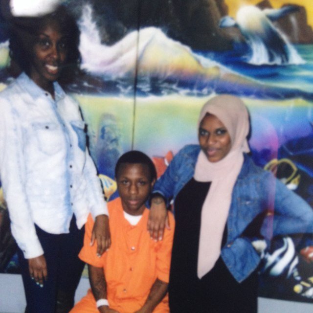 I wake up pray to allah im still breathing cause niggas they getting killed for no reason