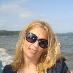 O problema em acreditar nas pessoas erradas, é que um dia você acaba não acreditando em mais ninguém.