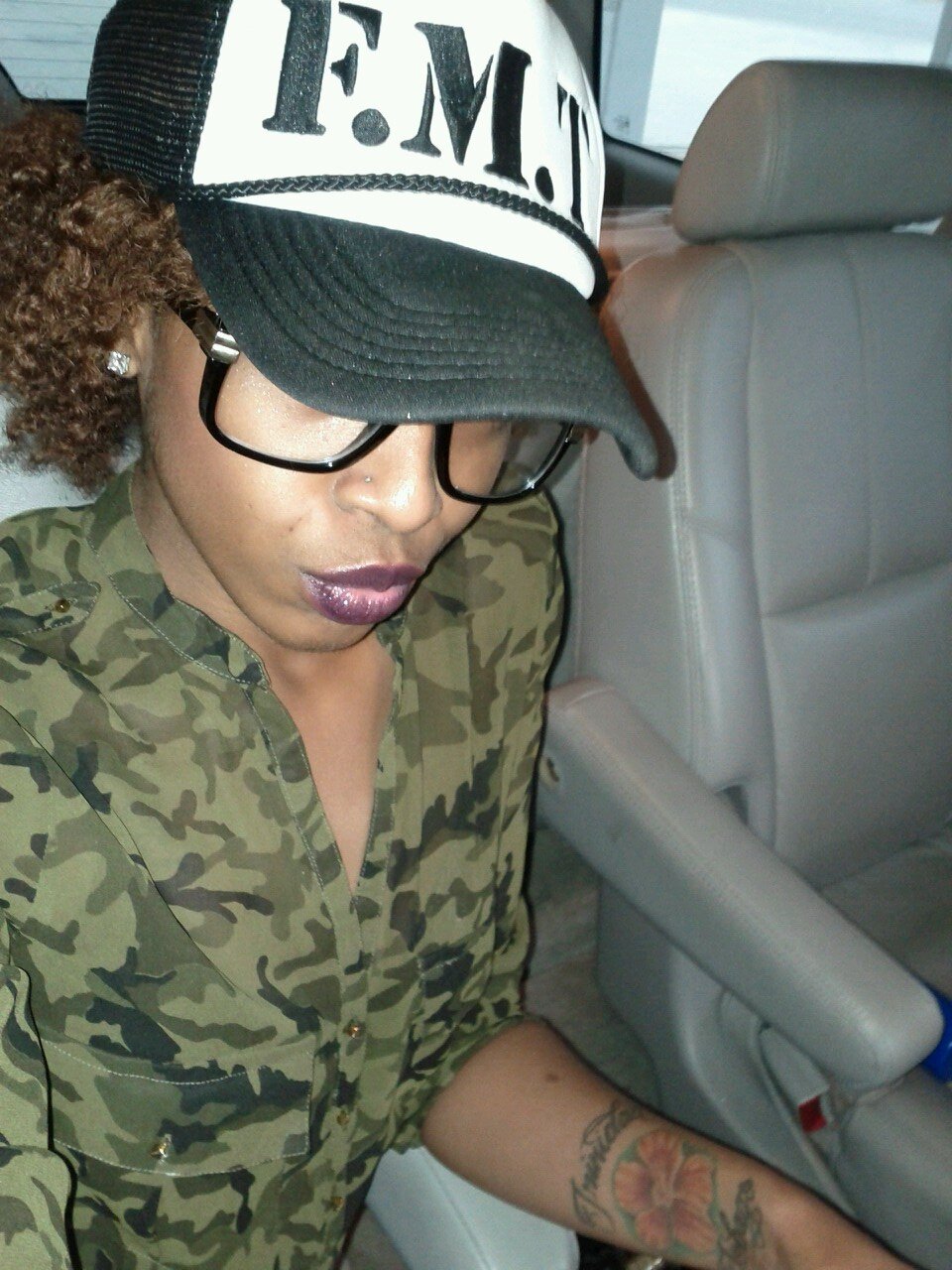 TRINI TUH DE BONE (^_^) I tweet randomness, hit that follow button and mention me! #FemaleMoneyTeam #FMT #TeamIvyShades GO TO THE WEBSITE BELOW!!