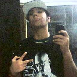 Confesso várias vezes me sinto um louco perdido, de causa perdida, morrendo sozinho..