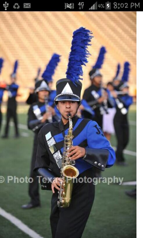 I'm a sax playa  I'm single Im a huge broncos fan  im  17 years old and im a band geek