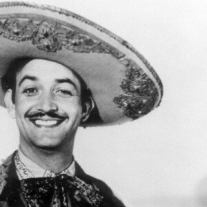 Soy de la raza de bronce, hacendado, mexiJano (no es error). Me gustan los caballos, los placeres y mi México.