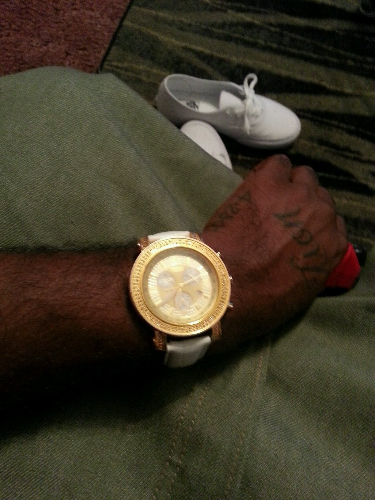 (F.O.E) Aint no way around it, cuz when da money gone, home is still home...