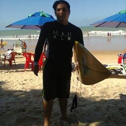 Amo Futebol, Surf e viajar.
