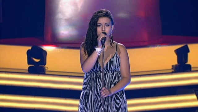 Nada mas oir esa cancion, esa cancion! ME ENAMORO! La quiero. (22/10/13) Marta me siguió.