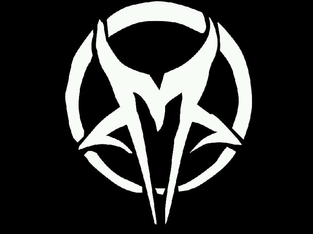 I am cod competitive player. Leader of Team AmUricA Follow me. Add me on psn for 8s and GBs GT:CiC_SilverDragon