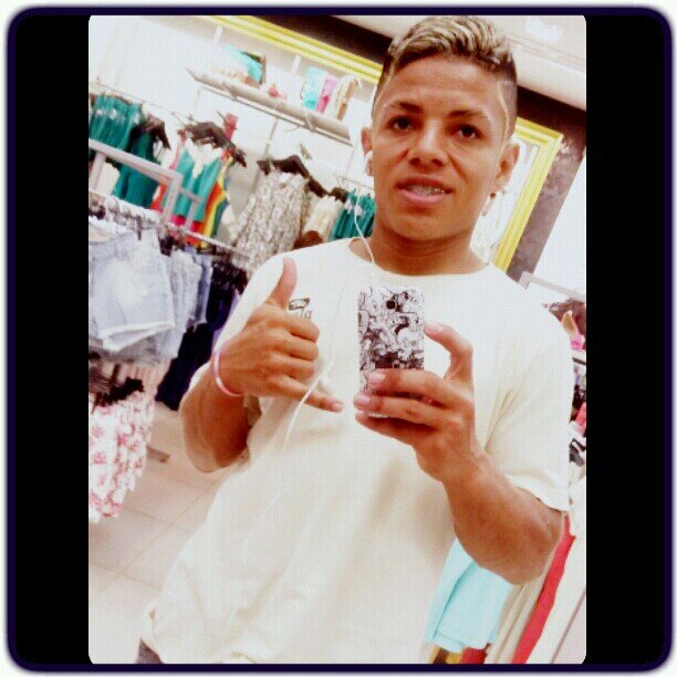 - nós é red, nós é ouro, boné pra trás nike de mola, nós é os menino que as menina gosta! ♪