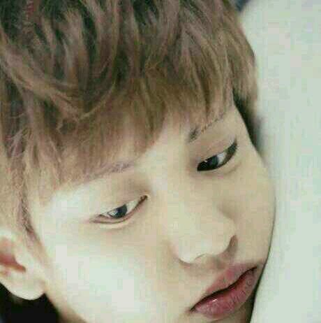 อันยองครับ ผมชานยอล EXO ผมหล่อมากครับไม่เชื่อหรอ?  .ยิ้มโชว์ฟัน.
