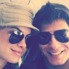 Eles não são um simples casal, são únicos, intensos, literalmente incompreensíveis e imprevisíveis.