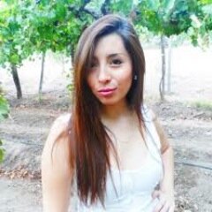 Instructora de Fitness, amante de la comida sana, odio el calor y por eso visto ligero! ;)